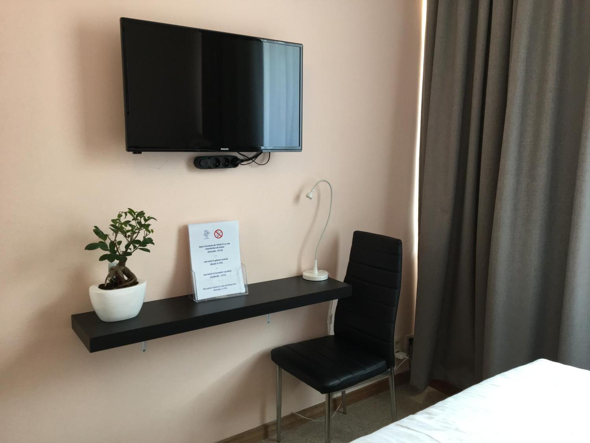 布鲁塞尔斯利纳酒店 Sint-Jans-Molenbeek 外观 照片
