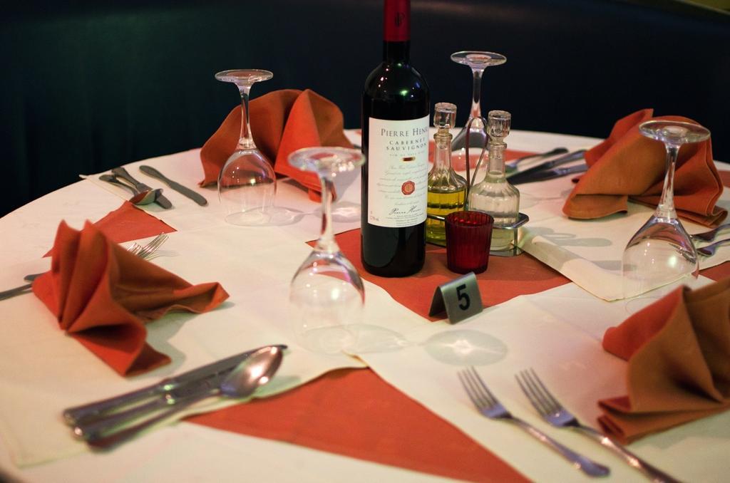 布鲁塞尔斯利纳酒店 Sint-Jans-Molenbeek 外观 照片